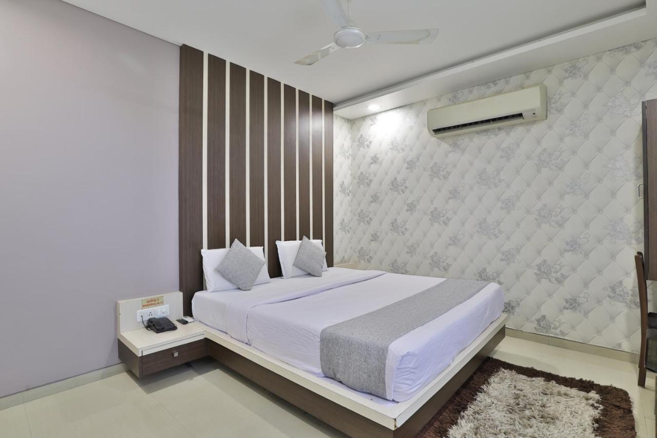 Hotel Planet Vadodara Exterior photo