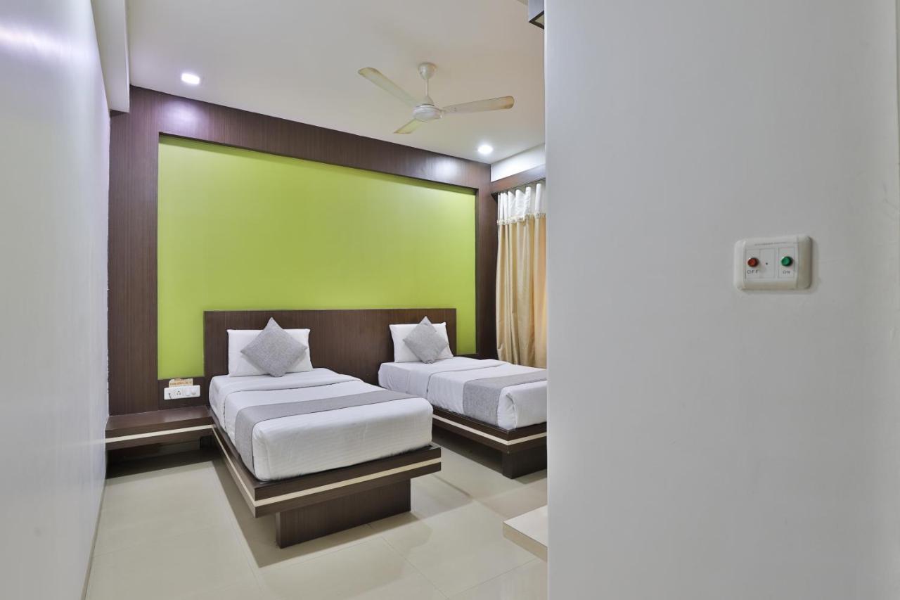 Hotel Planet Vadodara Exterior photo