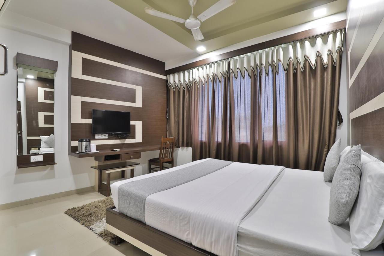 Hotel Planet Vadodara Exterior photo