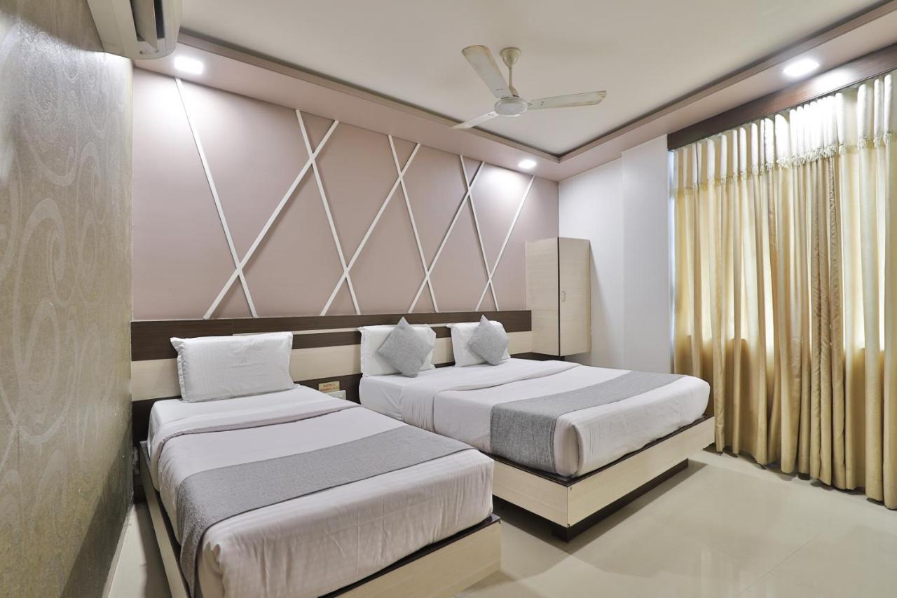 Hotel Planet Vadodara Exterior photo