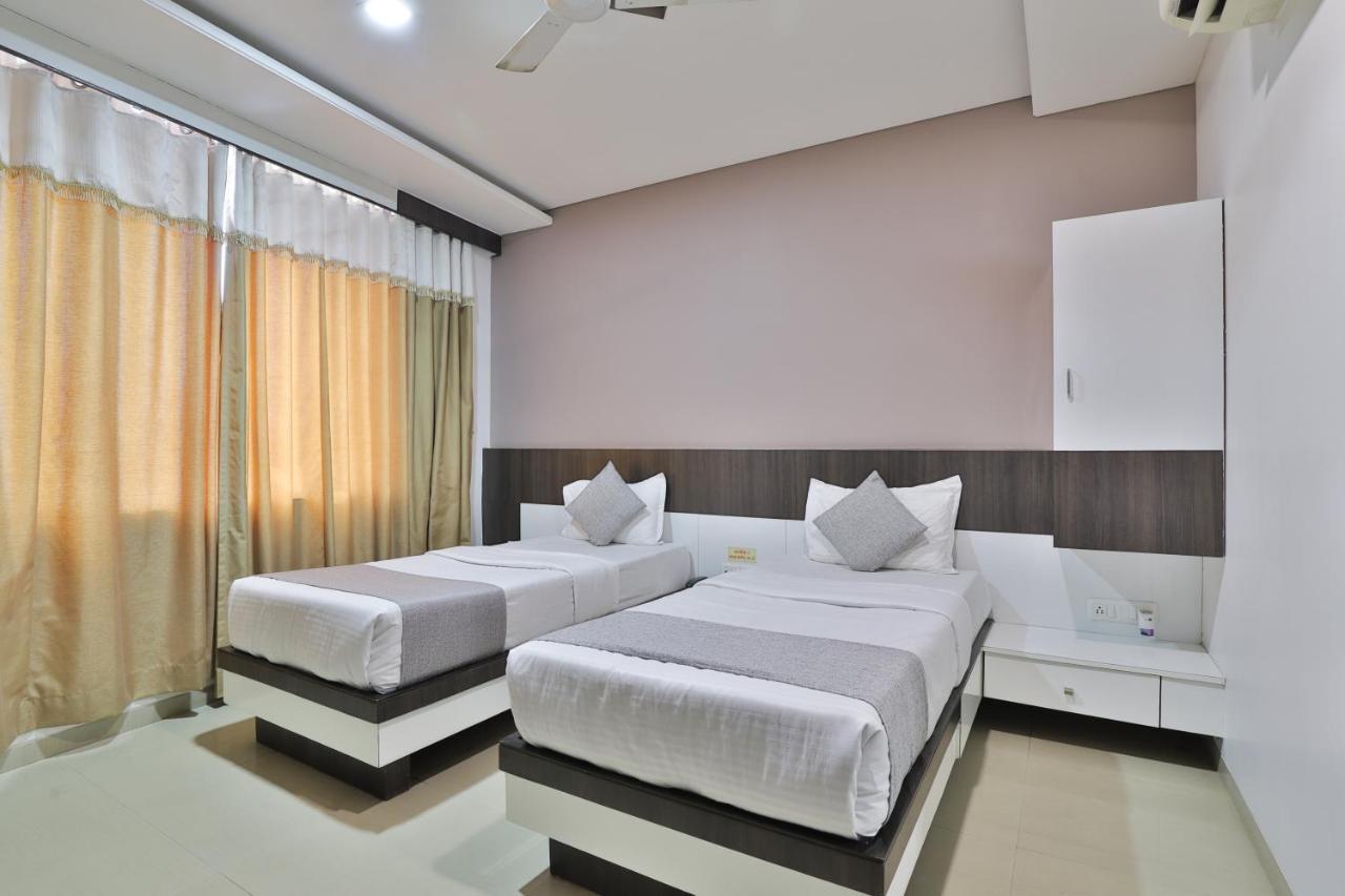 Hotel Planet Vadodara Exterior photo